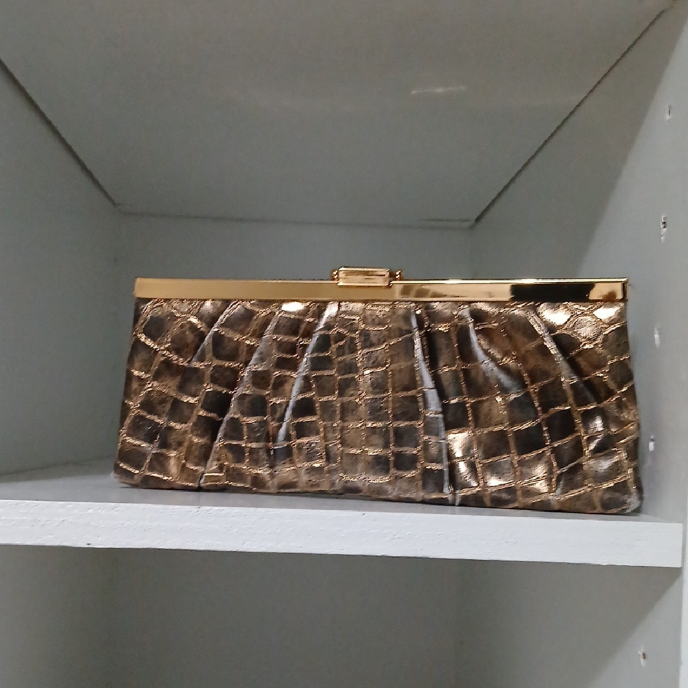 Elegant Gold Crocodile-Embossed Clutch